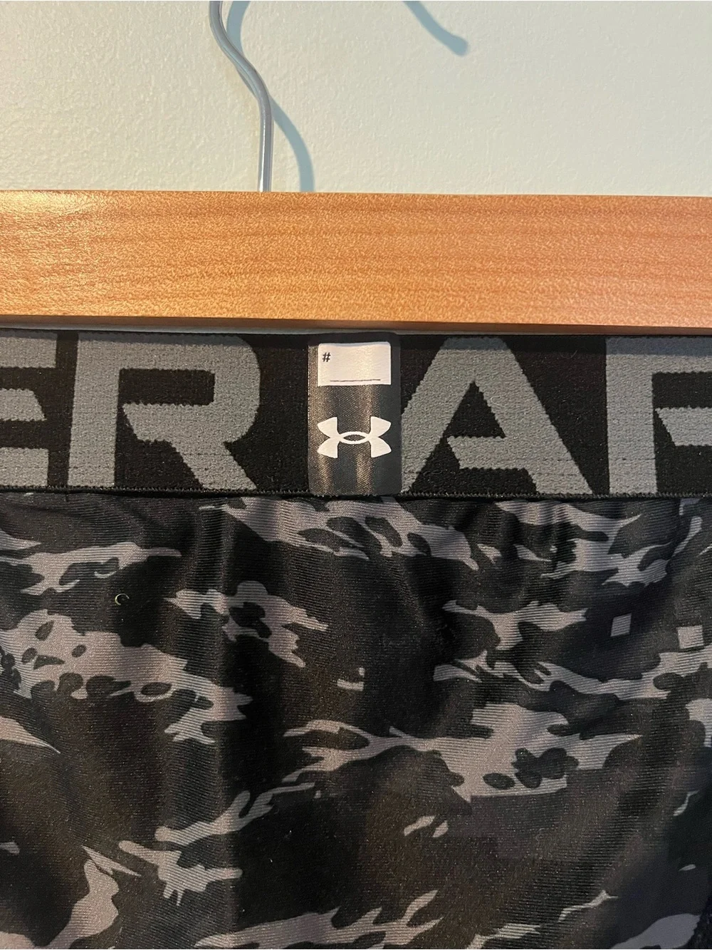 Under Armour Boys HeatGear Fitted Camo Compression Leggings, Size Youth Medium